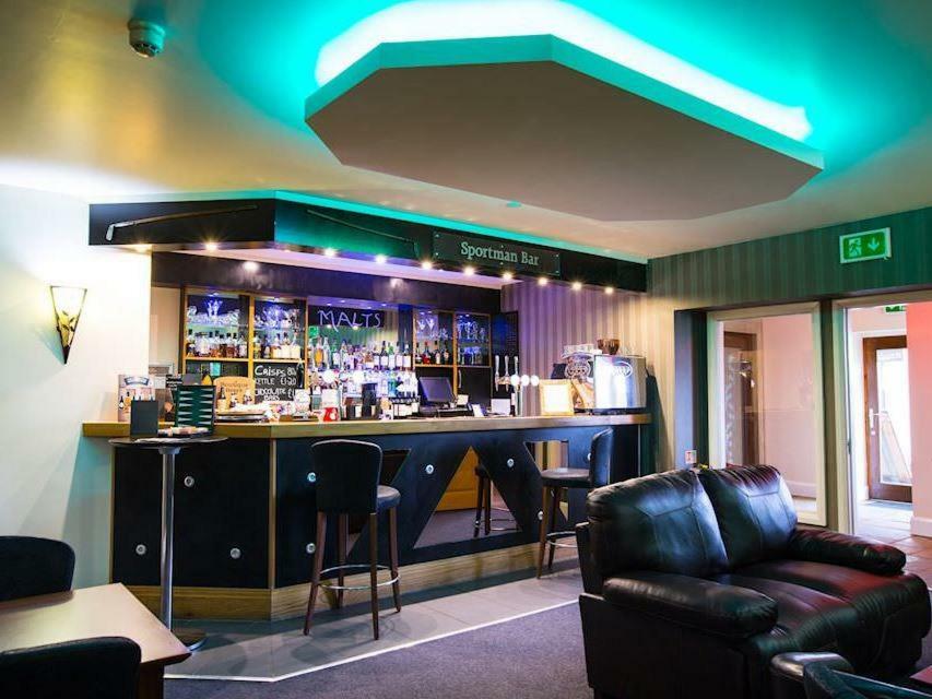 Oak Royal Hotel, Golf And Country Club Чорли Екстериор снимка