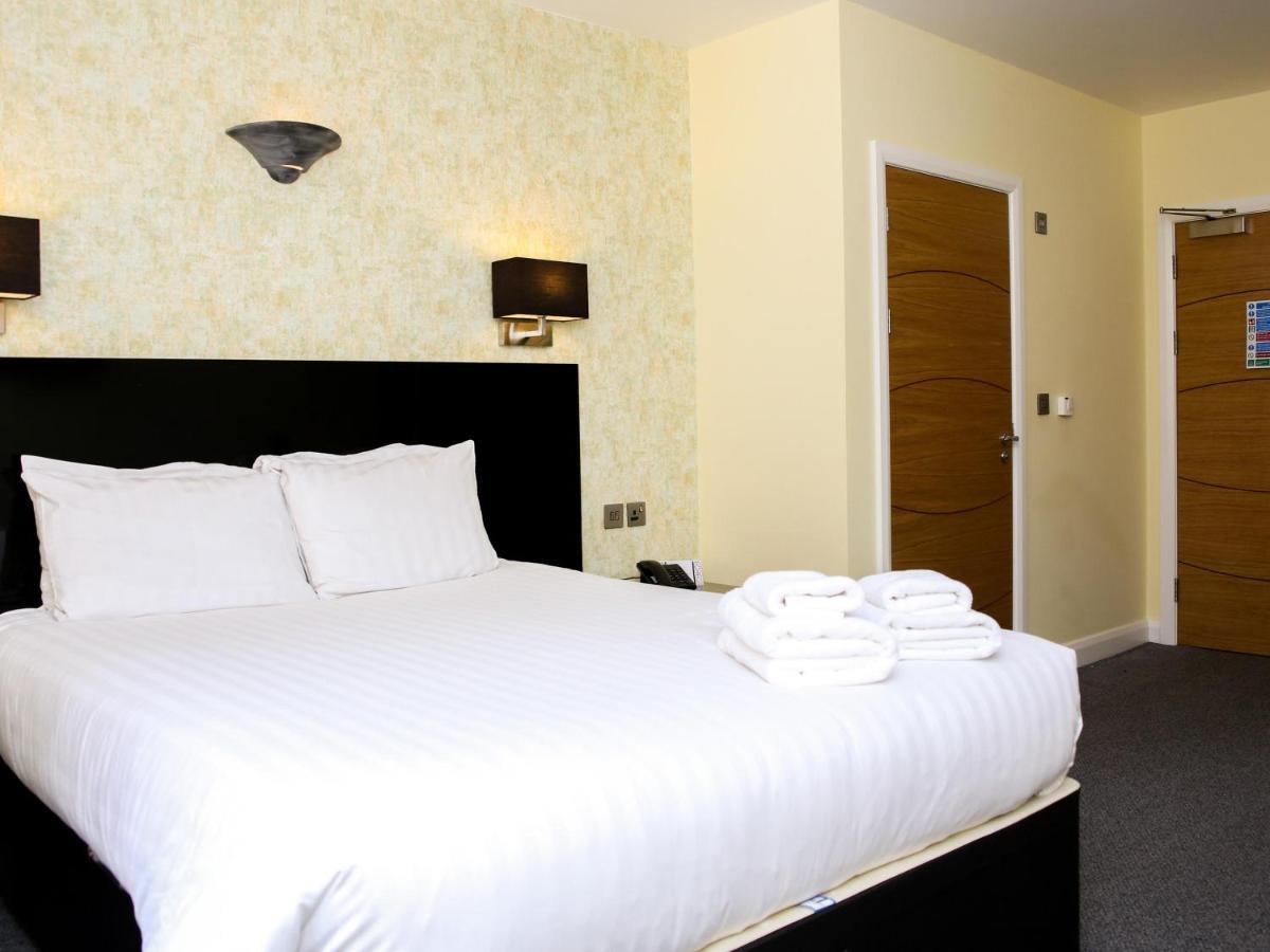 Oak Royal Hotel, Golf And Country Club Чорли Екстериор снимка